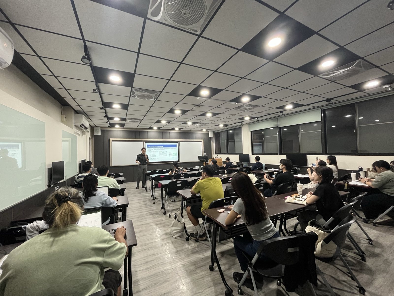 與青少年對話：台海局勢與台灣在世界的定位